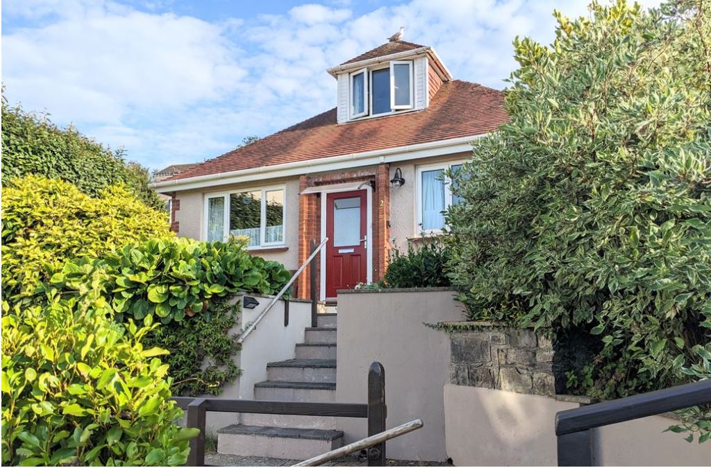 The Little Red House Mumbles, Gower 4* Welsh coast holiday cottage
